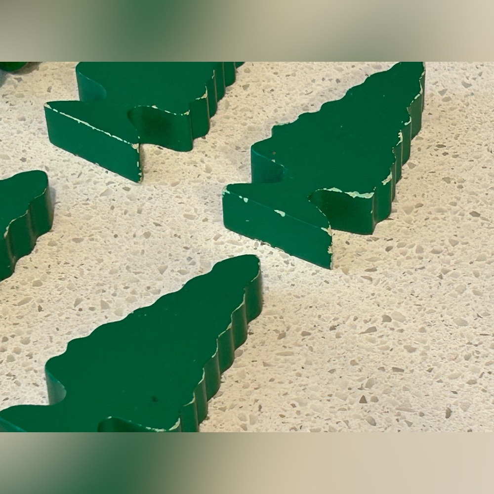 VTG Thomas & Friends Lot Of 15 Pine Trees
Snowy Green Spiral
1994 Britt Allcroft - Picture 6 of 11
